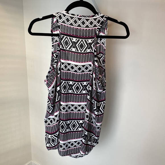 Olive and Oak tank top Sz L. Pattern with Pink, Black, & white - Picture 4 of 4